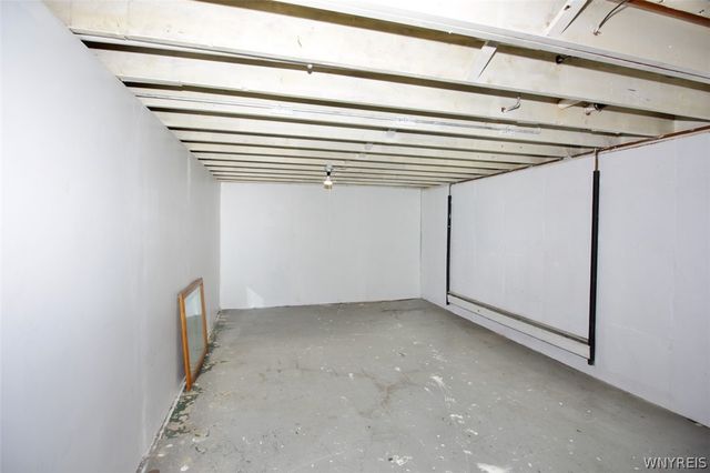 17 Wellington Lane, Orchard Park, NY 14127