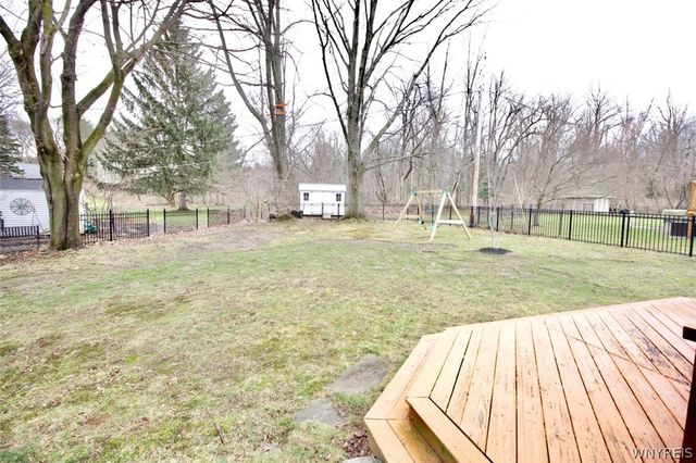 17 Wellington Lane, Orchard Park, NY 14127