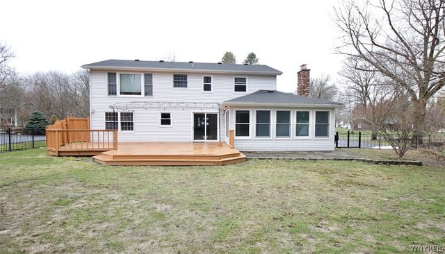 17 Wellington Lane, Orchard Park, NY 14127