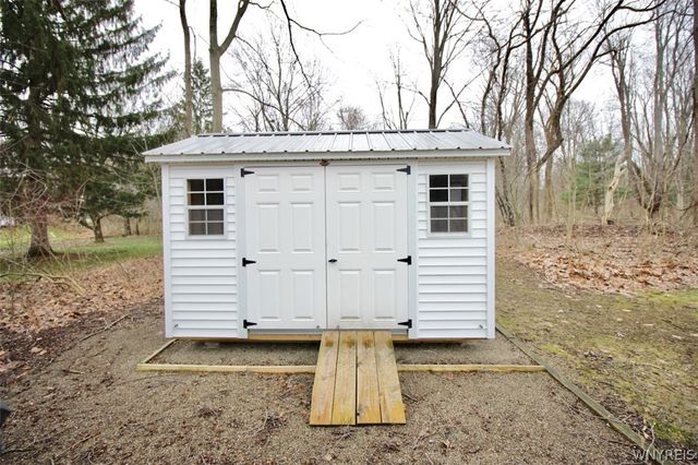 17 Wellington Lane, Orchard Park, NY 14127