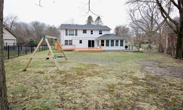 17 Wellington Lane, Orchard Park, NY 14127