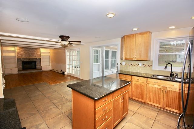 17 Wellington Lane, Orchard Park, NY 14127