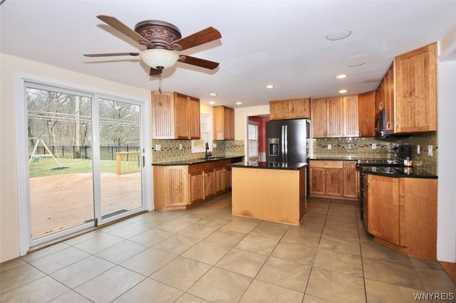 17 Wellington Lane, Orchard Park, NY 14127