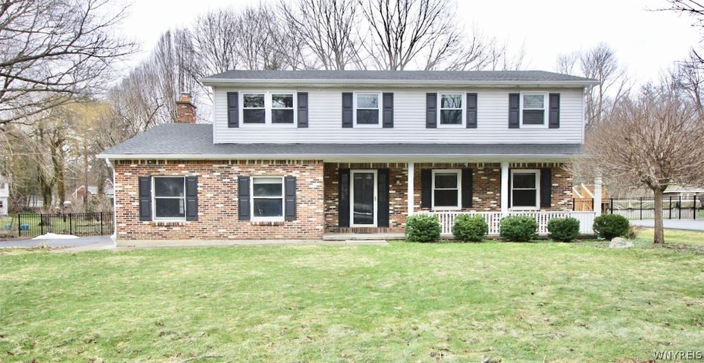 17 Wellington Lane, Orchard Park, NY 14127