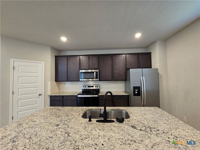 2565 Hiddenbrooke Trace, Seguin, TX 78155