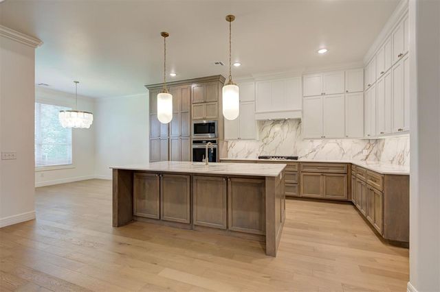 3349 Bourgogne Street, Edmond, OK 73034