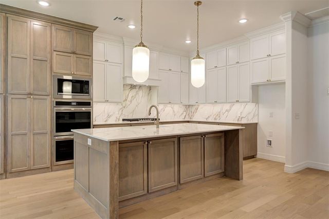 3349 Bourgogne Street, Edmond, OK 73034
