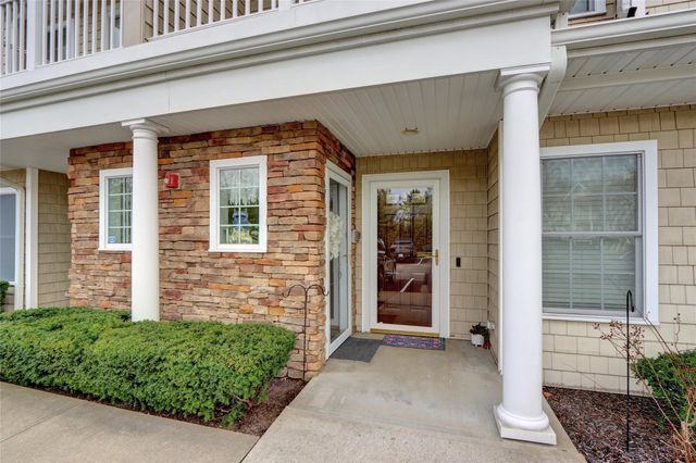 19 Della Drive 19, West Babylon, NY 11704