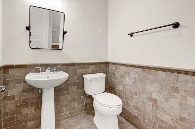 19 Della Drive 19, West Babylon, NY 11704