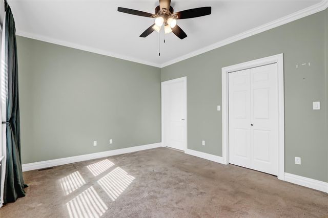 19 Della Drive 19, West Babylon, NY 11704