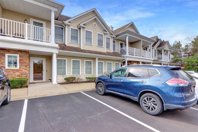19 Della Drive 19, West Babylon, NY 11704