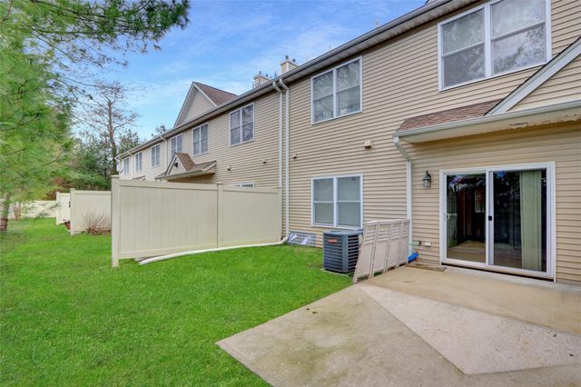 19 Della Drive 19, West Babylon, NY 11704