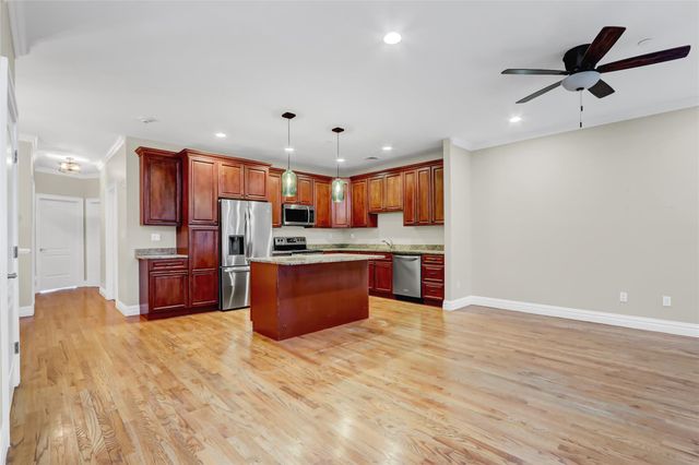 19 Della Drive 19, West Babylon, NY 11704