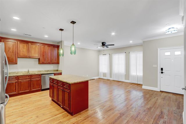19 Della Drive 19, West Babylon, NY 11704