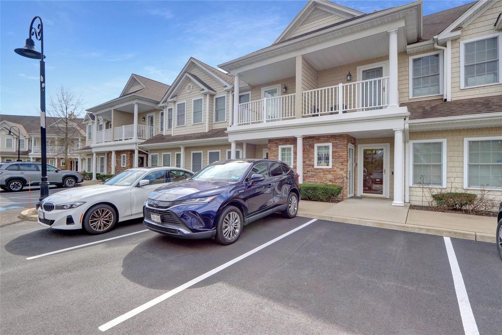 19 Della Drive 19, West Babylon, NY 11704