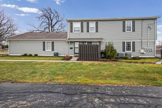 21627 E 11 Mile Road, St Clair Shores, MI 48081