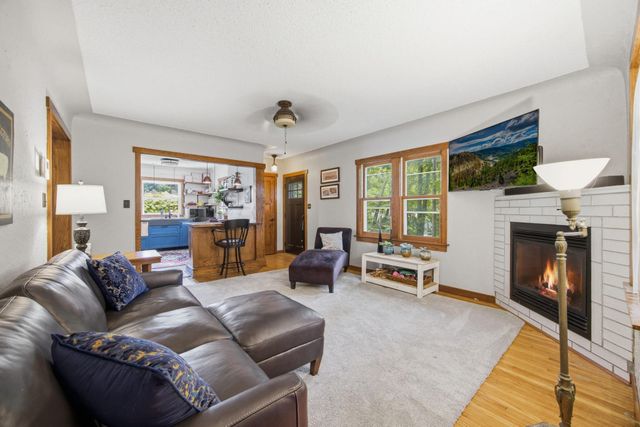 851 County Road C E, Maplewood, MN 55109