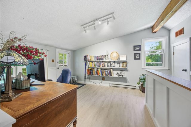 851 County Road C E, Maplewood, MN 55109