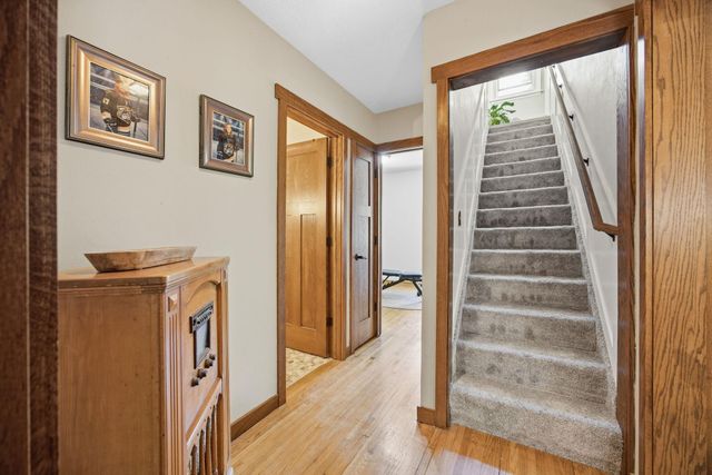851 County Road C E, Maplewood, MN 55109