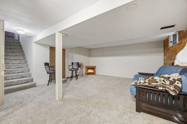 851 County Road C E, Maplewood, MN 55109