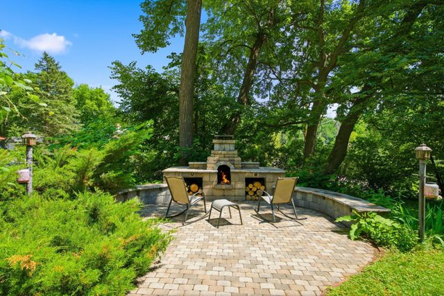 851 County Road C E, Maplewood, MN 55109