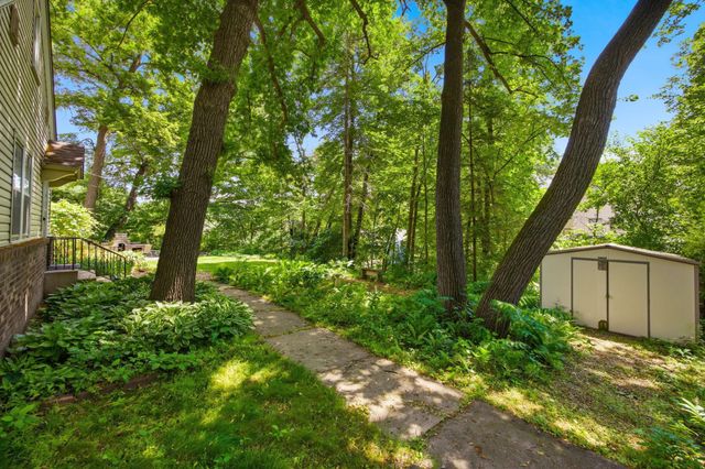 851 County Road C E, Maplewood, MN 55109