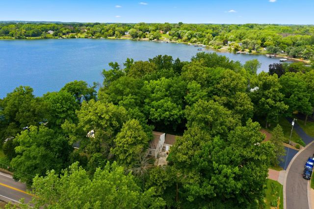 851 County Road C E, Maplewood, MN 55109