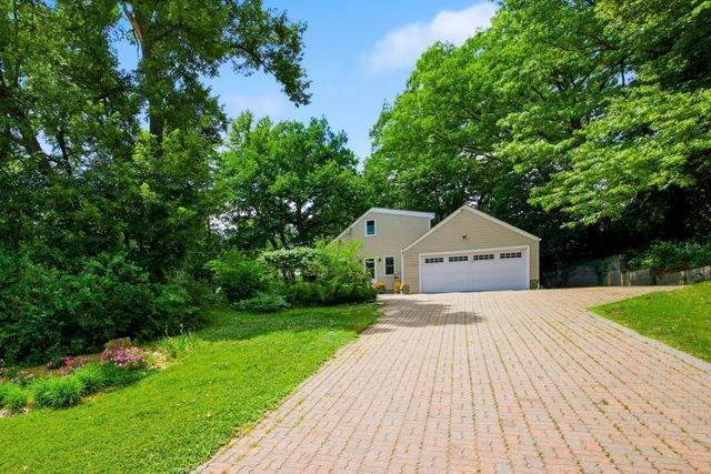 851 County Road C E, Maplewood, MN 55109