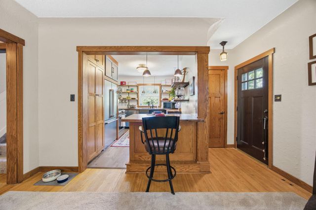 851 County Road C E, Maplewood, MN 55109