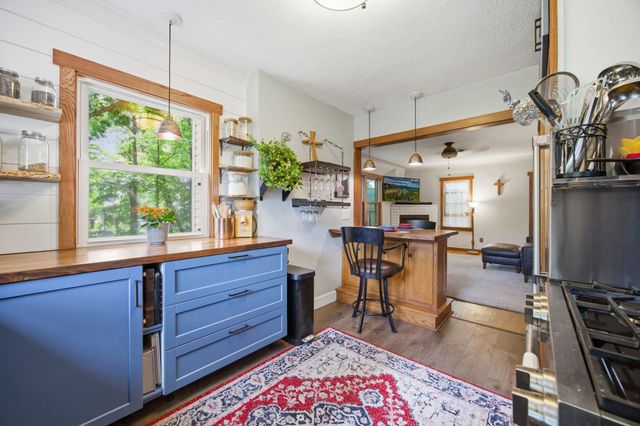 851 County Road C E, Maplewood, MN 55109