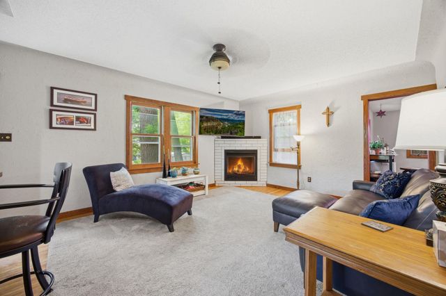 851 County Road C E, Maplewood, MN 55109