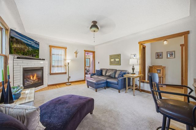 851 County Road C E, Maplewood, MN 55109