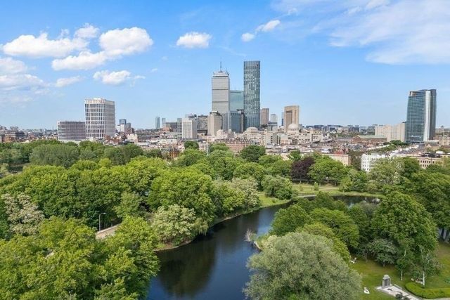 15 Park Dr 30, Boston, MA 02215