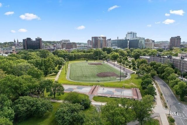 15 Park Dr 30, Boston, MA 02215