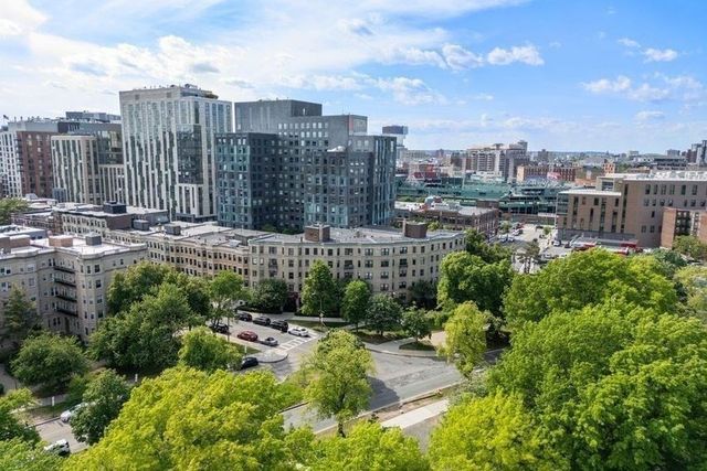 15 Park Dr 30, Boston, MA 02215