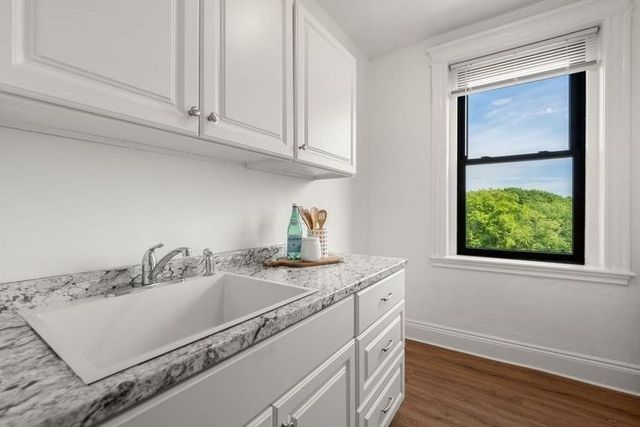 15 Park Dr 30, Boston, MA 02215