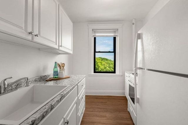 15 Park Dr 30, Boston, MA 02215