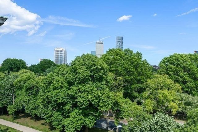 15 Park Dr 30, Boston, MA 02215