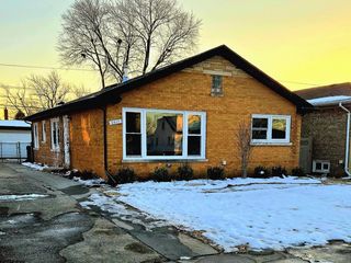 2817 W 100th Place, Evergreen Park, IL 60805