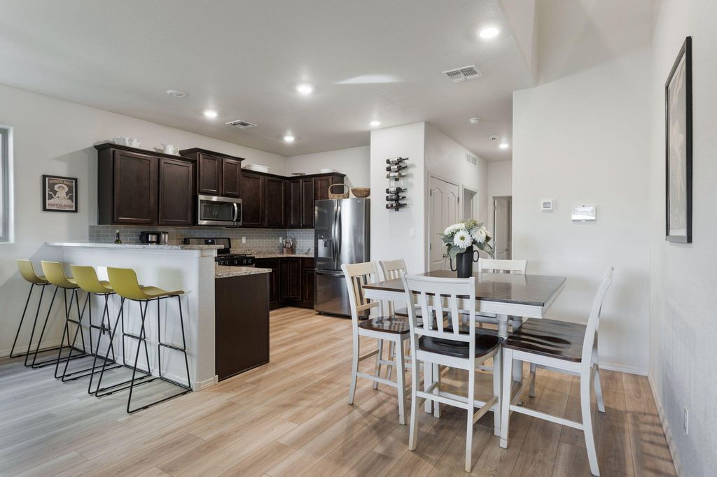 Image 11 of property listing at 1616 Domino Drive SE, Albuquerque, NM 87123