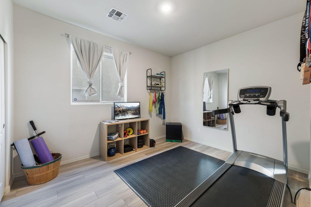 Image 12 of property listing at 1616 Domino Drive SE, Albuquerque, NM 87123