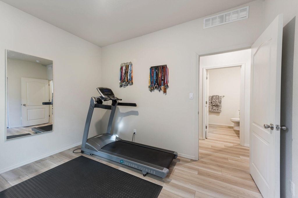 Image 13 of property listing at 1616 Domino Drive SE, Albuquerque, NM 87123