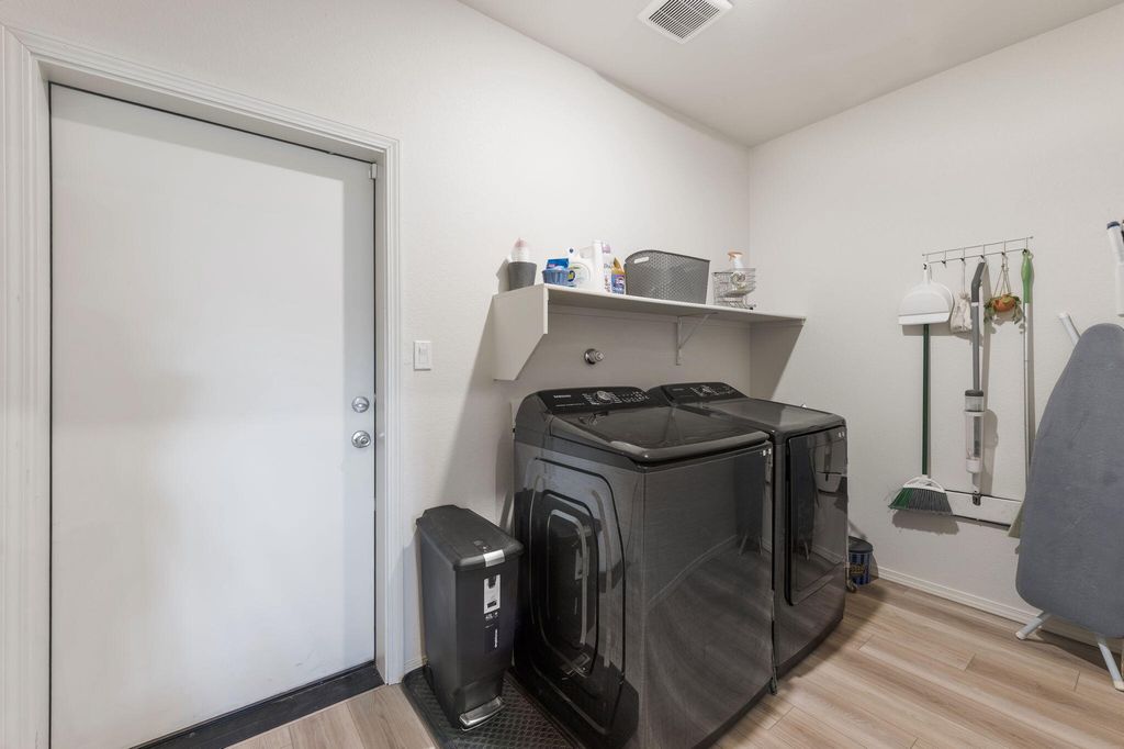 Image 16 of property listing at 1616 Domino Drive SE, Albuquerque, NM 87123