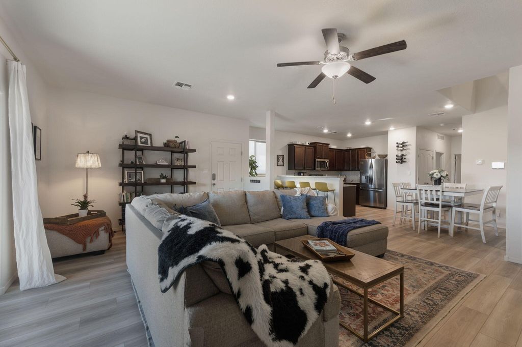 Image 4 of property listing at 1616 Domino Drive SE, Albuquerque, NM 87123