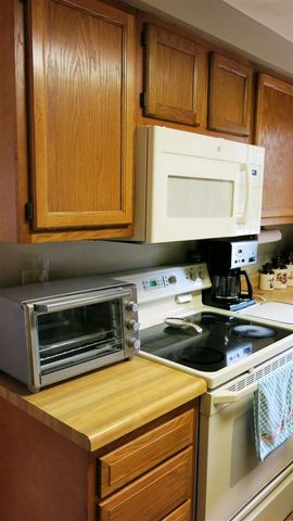 400 Parkwood Drive, Jonesville, MI 49250