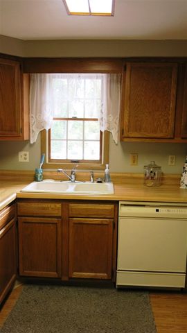 400 Parkwood Drive, Jonesville, MI 49250