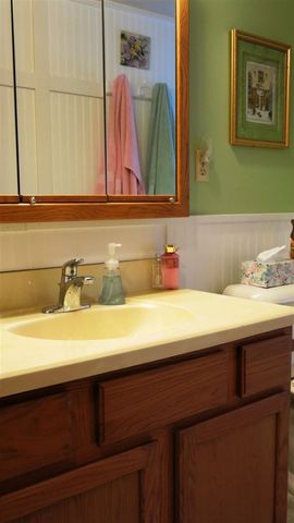 400 Parkwood Drive, Jonesville, MI 49250