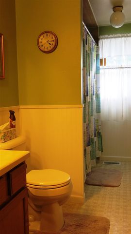 400 Parkwood Drive, Jonesville, MI 49250