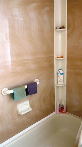 400 Parkwood Drive, Jonesville, MI 49250