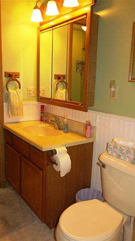 400 Parkwood Drive, Jonesville, MI 49250